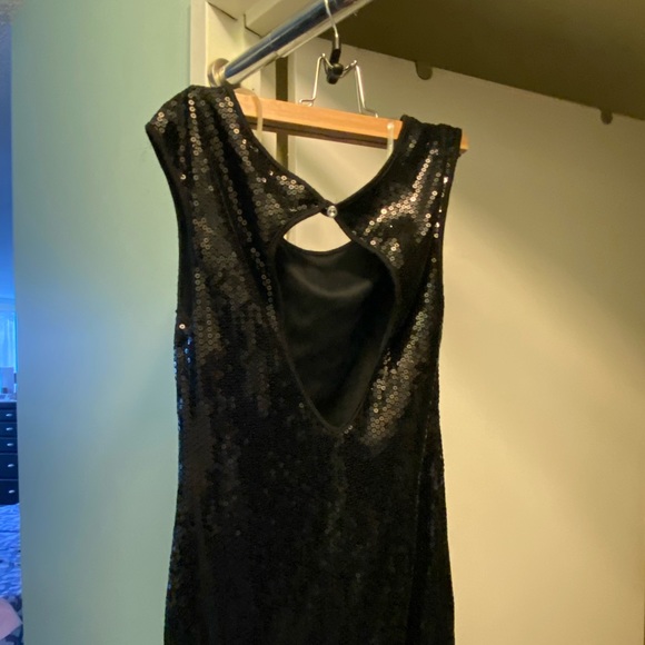Black Sequined Party Dress - Picture 3 of 4